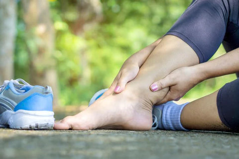 Cómo aliviar el dolor de pies por caminar mucho | Scholl España